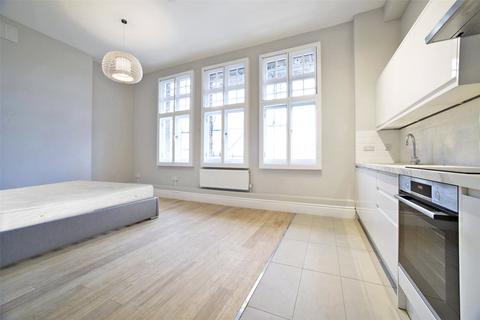 Studio to rent, Egerton Gardens, Knightsbridge, London, SW3