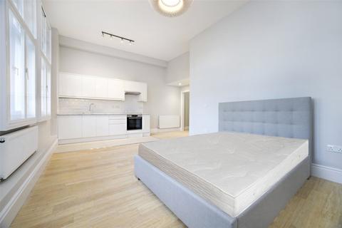 Studio to rent, Egerton Gardens, Knightsbridge, London, SW3