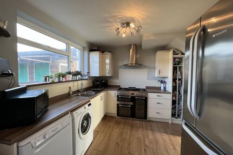18 Robin Close, Romford, RM5 3UJ