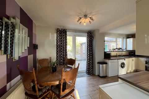18 Robin Close, Romford, RM5 3UJ