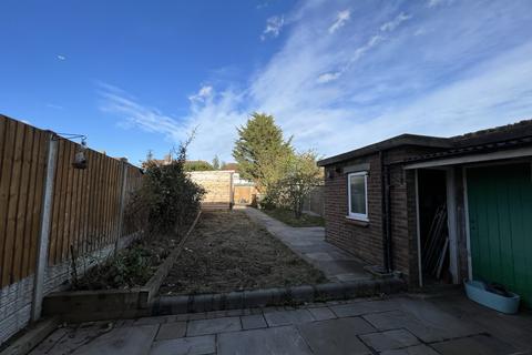 18 Robin Close, Romford, RM5 3UJ