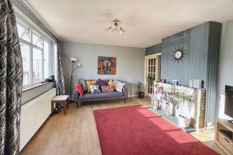 18 Robin Close, Romford, RM5 3UJ