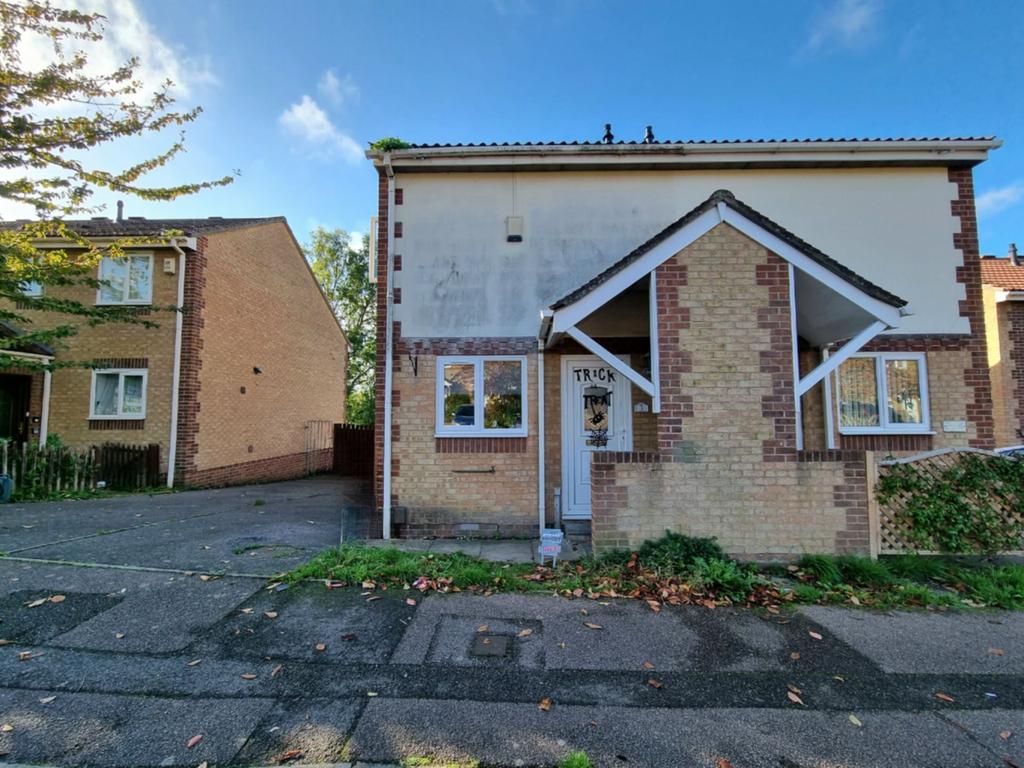 Maresfield Close, Dover, CT16 2 bed semidetached house £210,000