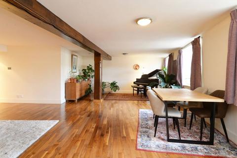 56/10 Timber Bush, Edinburgh, EH6 6QH
