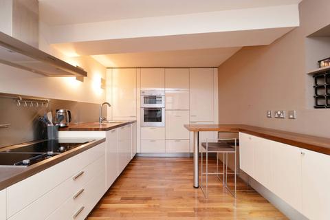 56/10 Timber Bush, Edinburgh, EH6 6QH