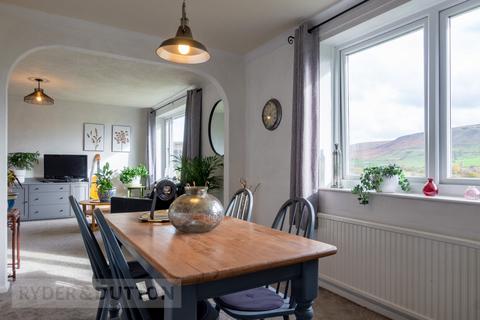 18 Devon Drive, Diggle, Oldham, OL3 5PP