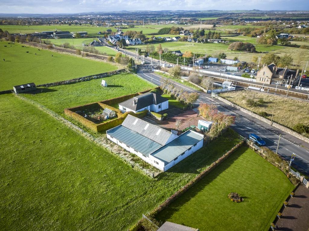 Milrig Holdings, Kirknewton, West... 4 bed bungalow £375,000
