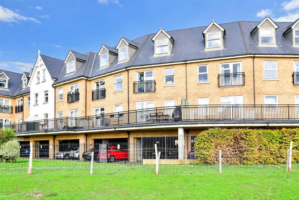 Tanners Close, Crayford, Kent 2 bed flat