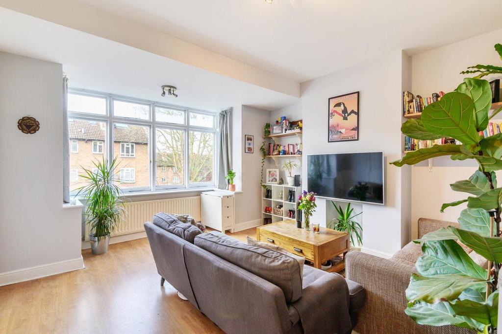 Valley Road, Streatham 2 bed flat £400,000