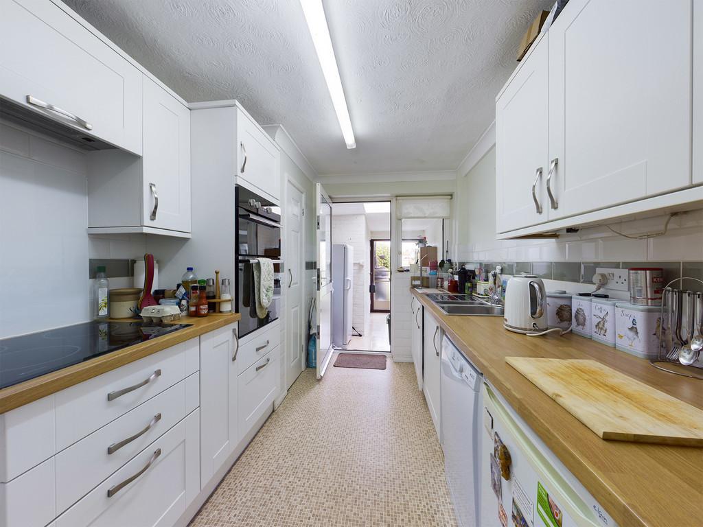 Lambs Farm Road, Horsham 3 bed semidetached house £400,000