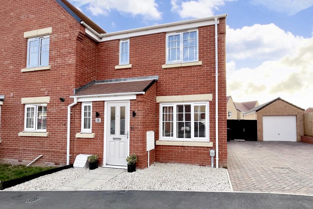 Garman Way, Hadleigh 3 bed semidetached house for sale £300,000