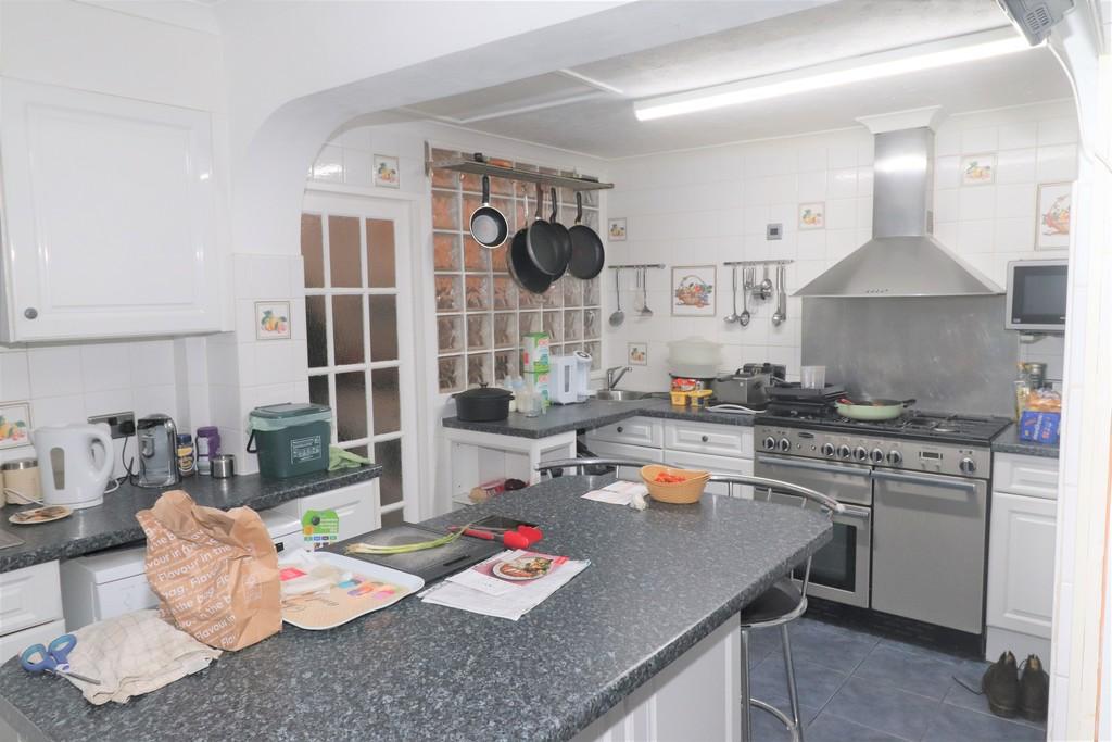 Eden Croft, Kenilworth 5 bed semidetached house £489,950