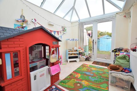 13 Birch Avenue, Great Bentley, Colchester, CO7 8LL