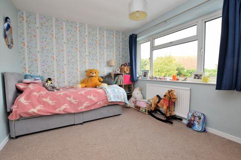 13 Birch Avenue, Great Bentley, Colchester, CO7 8LL