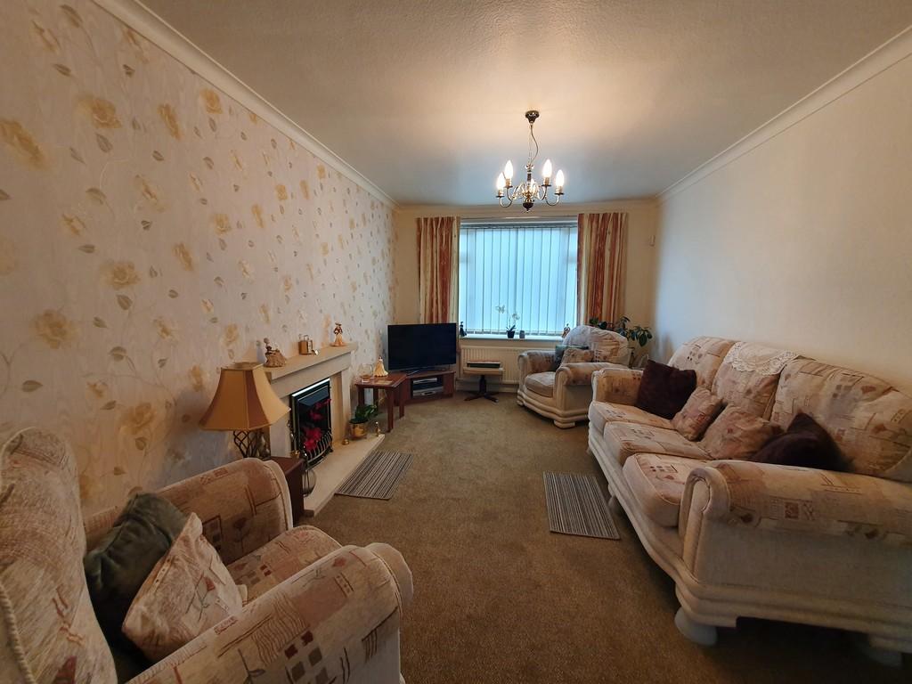 Sandown Crescent, Cuddington 3 bed detached house £250,000