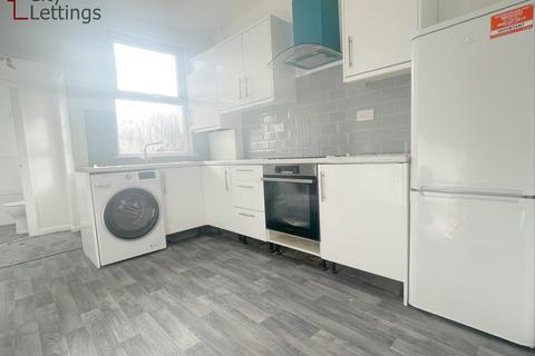 2 bedroom terraced house to rent, Silverdale Road, New Basford