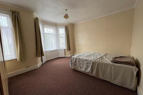3 bedroom terraced house for sale, Dudley Road, Southall