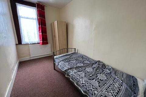 3 bedroom terraced house for sale, Dudley Road, Southall
