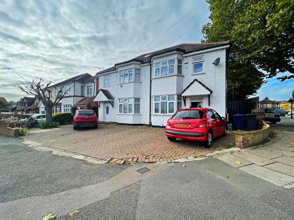 Tentelow Lane Southall Ub2 4 Bed Semi Detached House For Sale £795 000