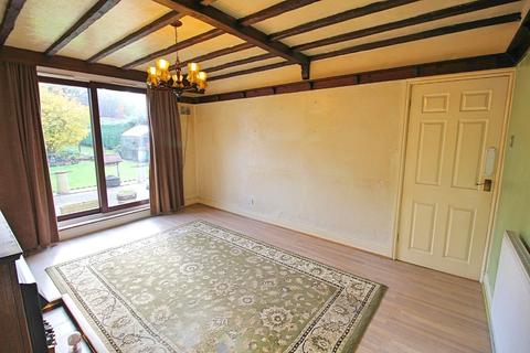 3 bedroom semi-detached house for sale - Holmden Avenue, Wigston, Leicester