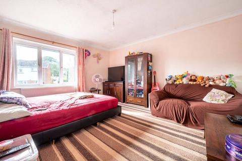1 bedroom flat for sale, Barnwood Close, Guildford, GU2