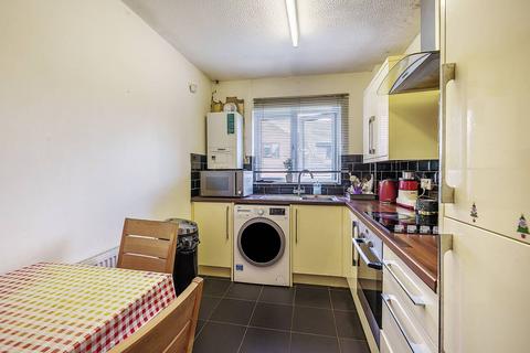 1 bedroom flat for sale, Barnwood Close, Guildford, GU2