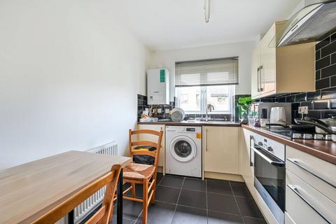 11 Barnwood Close, Guildford, GU2 8GG