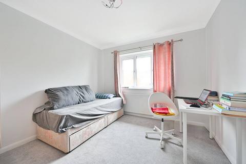 11 Barnwood Close, Guildford, GU2 8GG