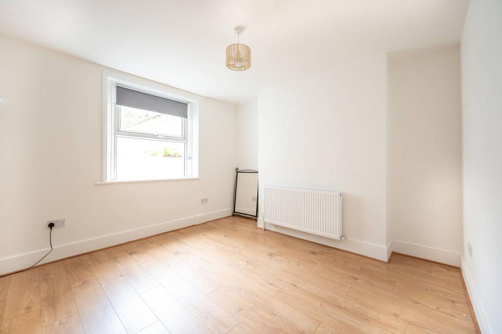 Ham Park Road, Forest Gate, London, E7 2 bed flat - £2,000 pcm (£462 pw)