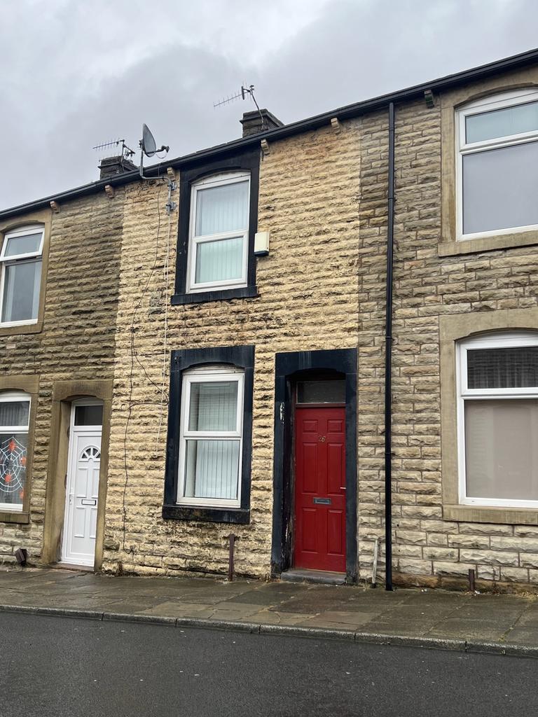Two Bedroom House Burnley FREE RENTAL... 2 bed semidetached house £