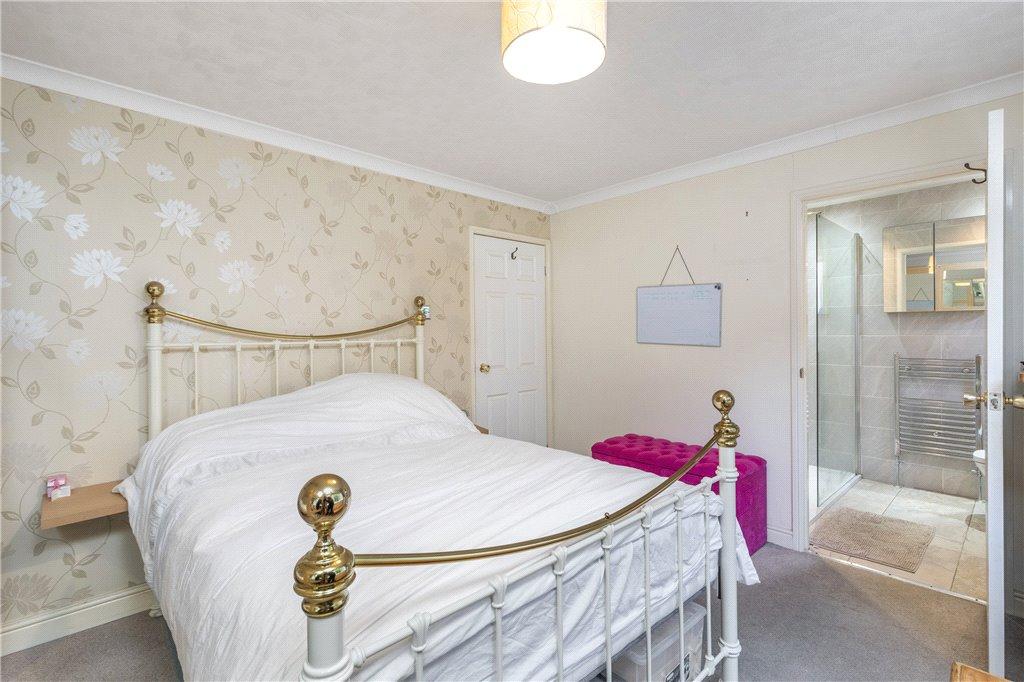 Hall Rise, Bramhope, Leeds 4 bed detached house £500,000