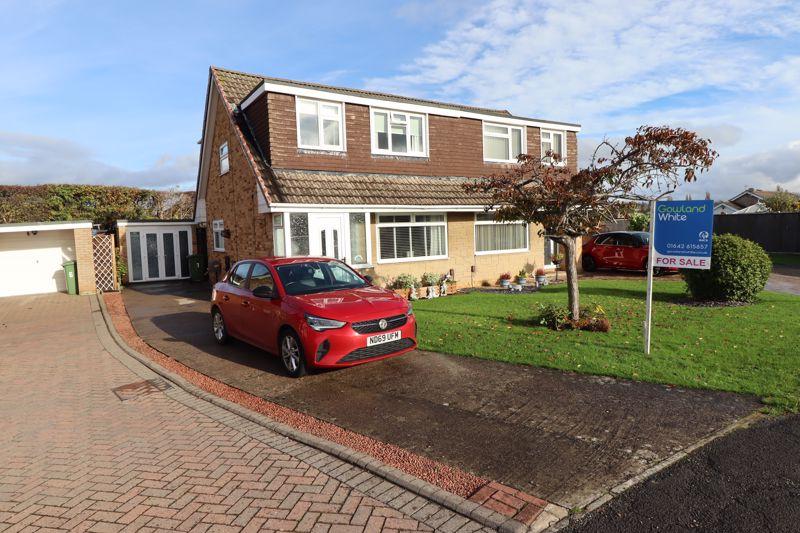 Chatsworth Court, Whitehouse Farm, StocktonOnTees, TS19 0QR 3 bed