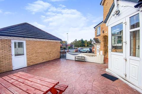 4 bedroom semi-detached house for sale - Toll End Road, Tipton
