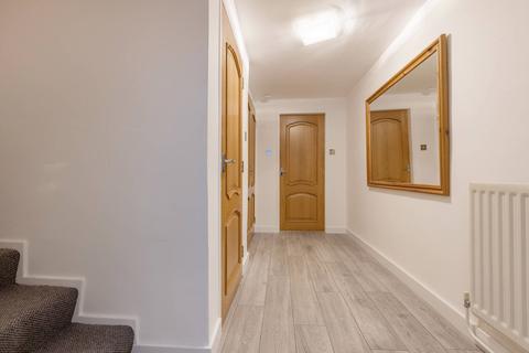 16b Fettes Row, Edinburgh, EH3 6RH