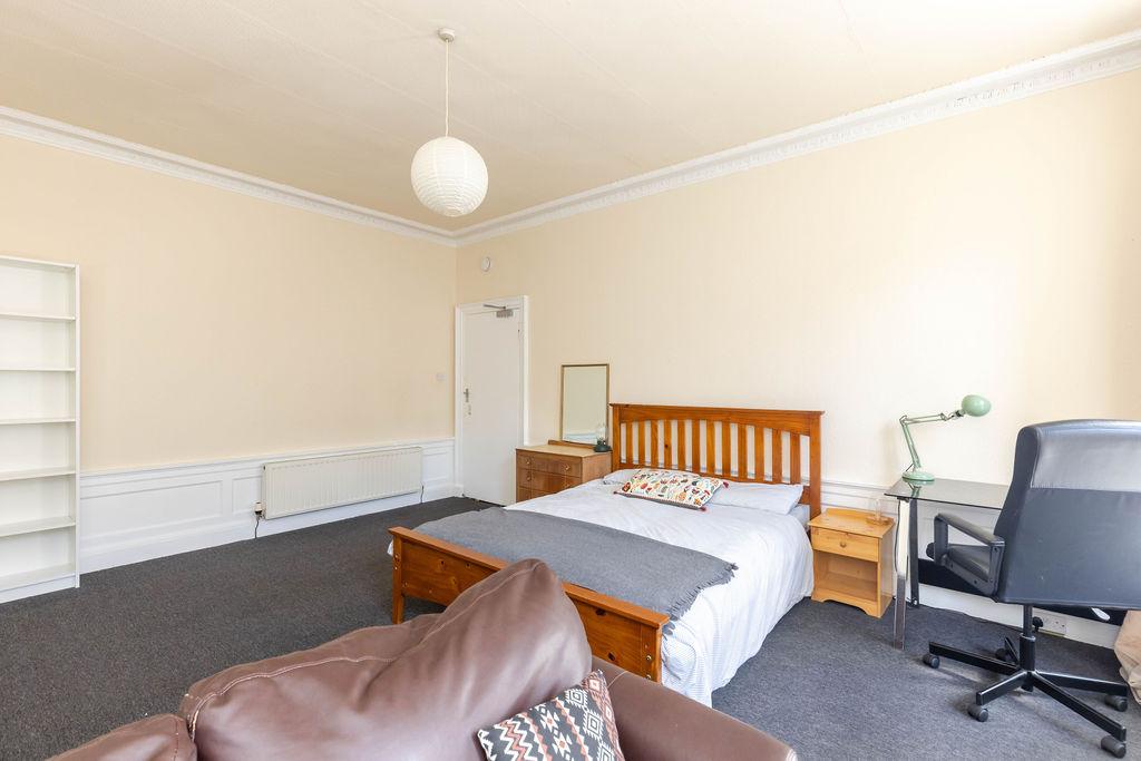 45/2 Montague Street, Newington, Edinburgh, EH8 9QS 4 bed flat £425,000