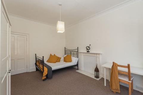 3f2, 171 Causewayside, Edinburgh, EH9 1PH