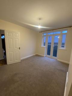 2 bedroom ground floor maisonette to rent, Reigate RH2 - £1300pcm