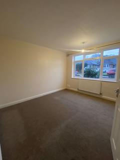 2 bedroom ground floor maisonette to rent, Reigate RH2 - £1300pcm