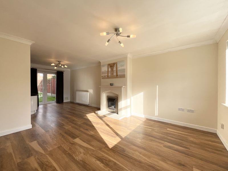 Queens Drive, Nantwich, Cheshire 3 bed semidetached house £260,000