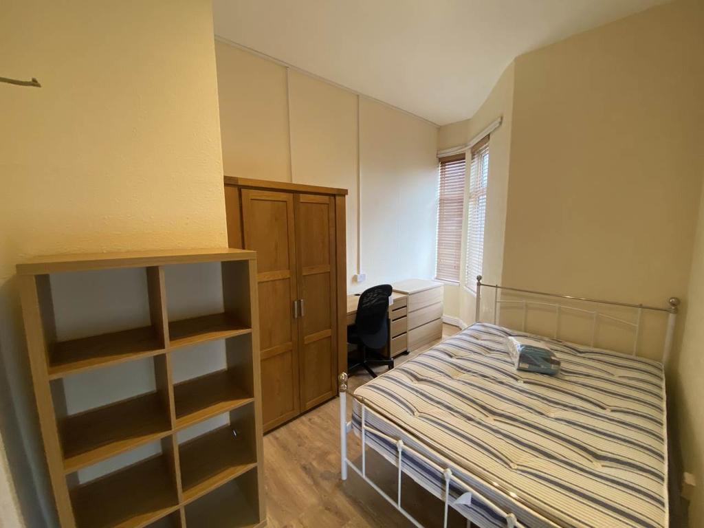 Llantrisant Street, Ground Floor... 2 bed house £950 pcm (£219 pw)