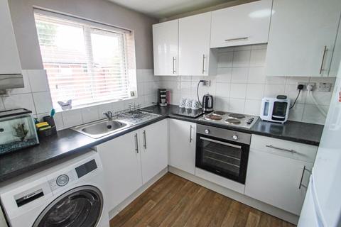 2 bedroom apartment for sale - Makepeace Road, Northolt
