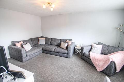 2 bedroom flat for sale, Makepeace Road, Northolt