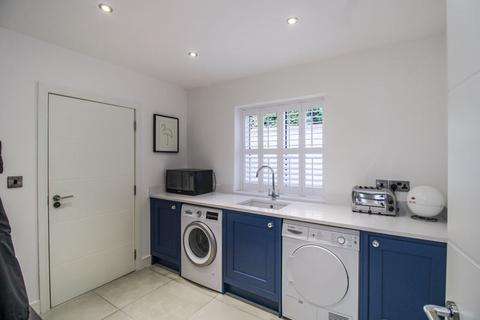 Lance House Clay Lake, Endon, Stoke-on-trent, ST9 9DE
