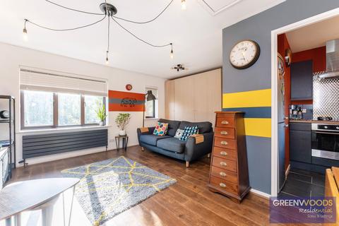 5 Cheltenham Close, New Malden, KT3 3EY