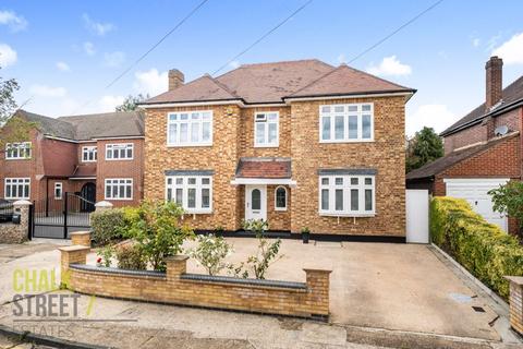 8 Manor Crescent, Hornchurch, RM11 2EH