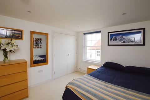 2 bedroom flat for sale - Queen's House, Fish Row, Salisbury                                                   *LIFT*