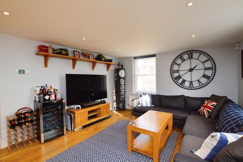 2 bedroom flat for sale - Queen's House, Fish Row, Salisbury                                                   *LIFT*
