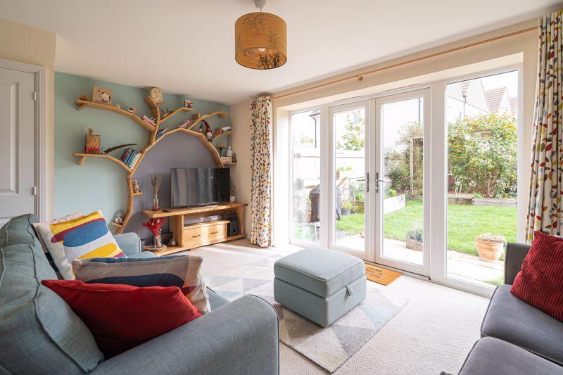 Whittington Crescent, Wantage 3 bed semidetached house £375,000