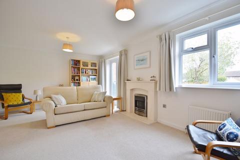 3 Astley Road, Thame, OX9 3WQ
