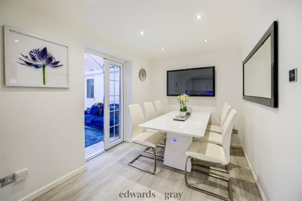 Meadow Pleck Lane, Dickens Heath... 3 bed detached house £475,000